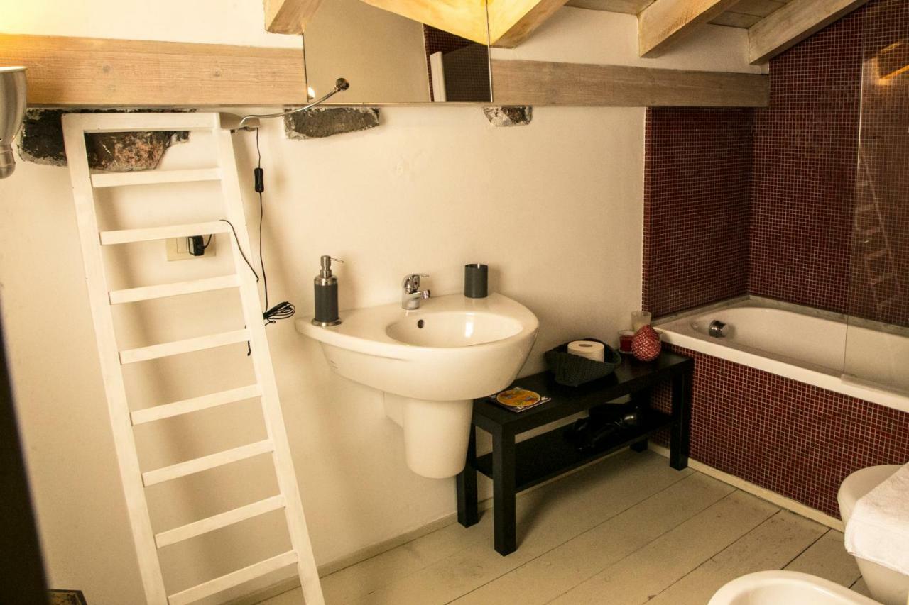 Suittom Apartment คาตาเนีย ภายนอก รูปภาพ